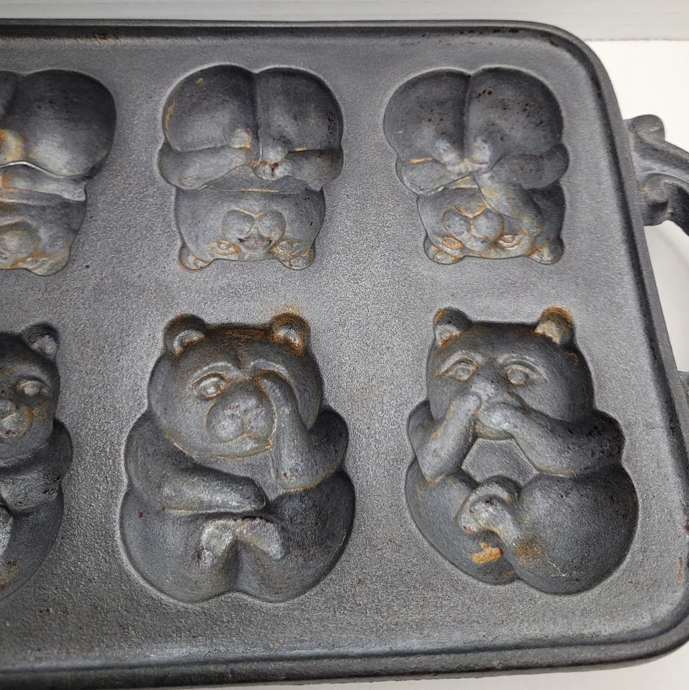 Vintage John Wright 1984 Teddy Bear Cast Iron Muffin Cornbread Baking Pan USA